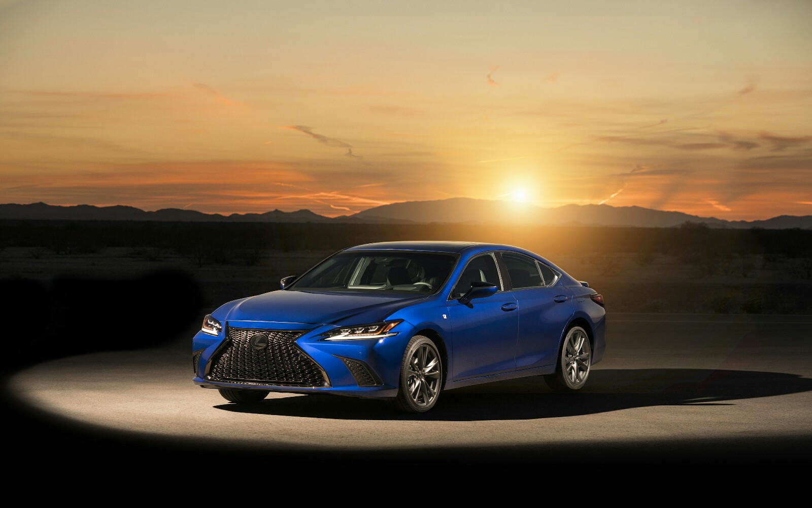 2019 Lexus ES 011 AC3CAAF1251777C8B7641DF55F770136533BE87D 1600x1000
