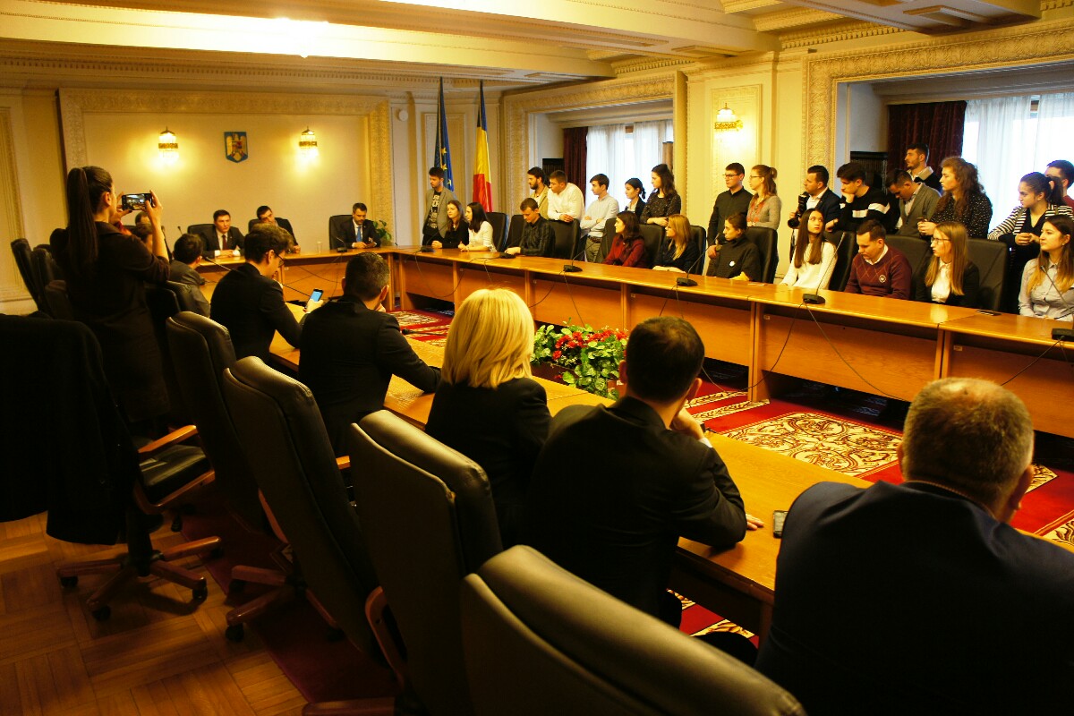 Studenți Basarabeni La Parlamentul României 1200x800