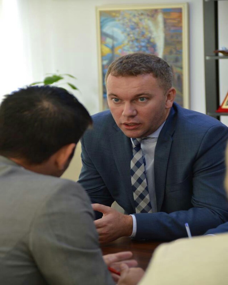 Ambasador Ucraina2 800x1000