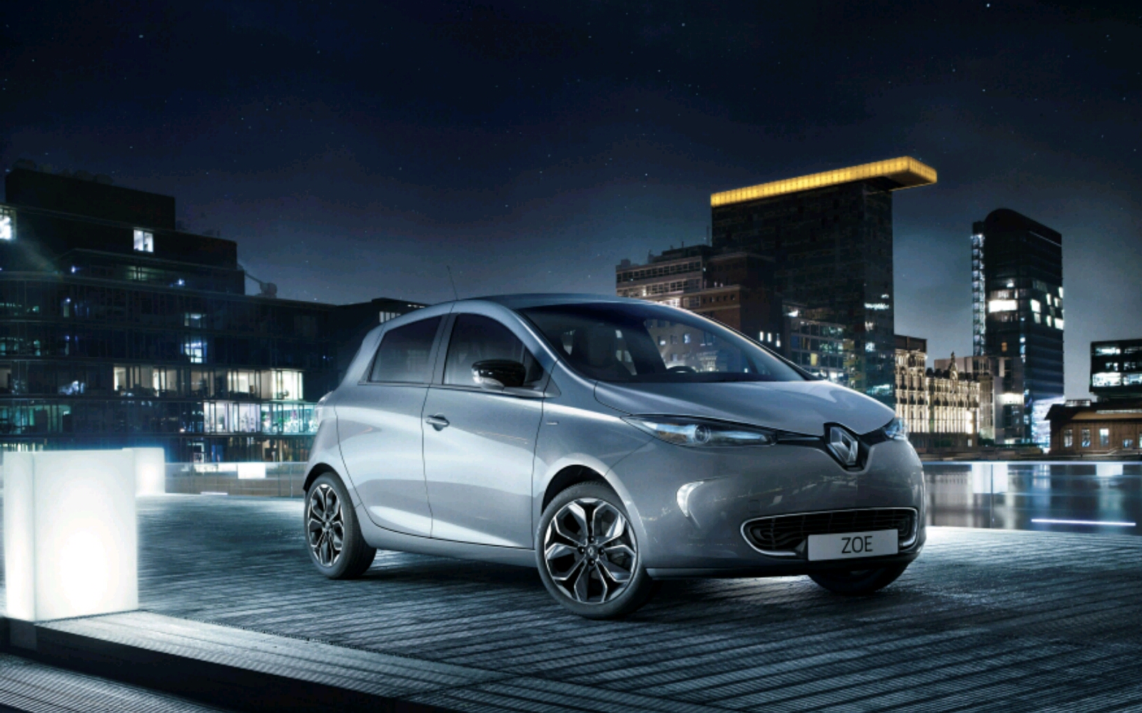 Renault ZOE   ICONIC Limited Edition Crop 1600x1000
