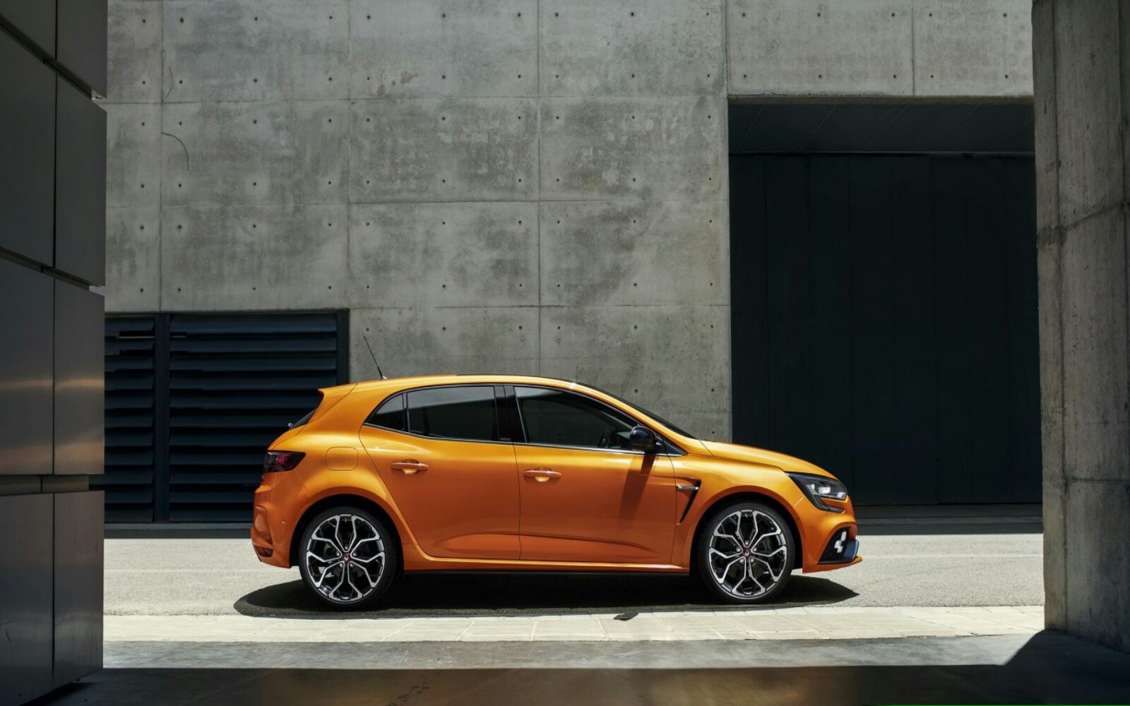 Renault Megane B1600x1000