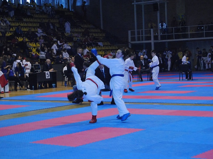 copii institutionalizati karate